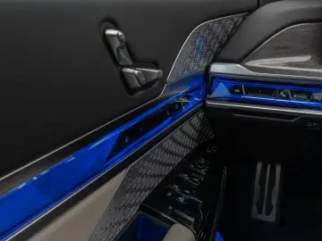 BMW M760e Sky Lounge B&W Fond Ent M-Performance Voll