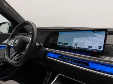 BMW M760e Sky Lounge B&W Fond Ent M-Performance Voll