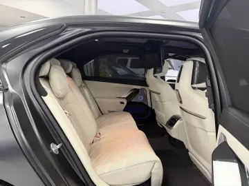 BMW M760 e xD M Performance Executive-P Fond-Ent TV