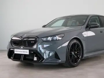 BMW M5 Sedan