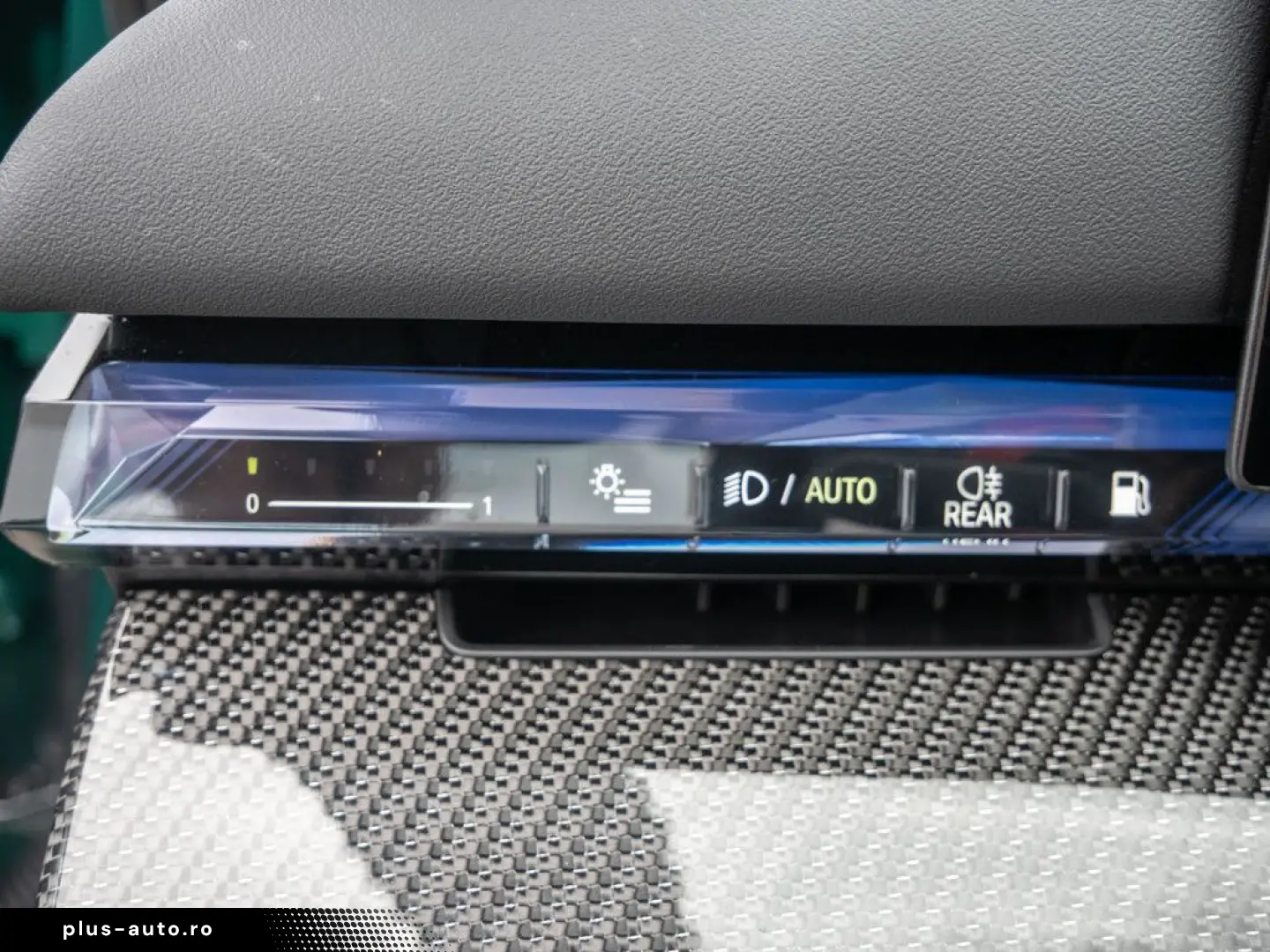 BMW M5 xDrive AHK B&W CARBON V-MAX