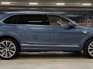 BENTLEY Bentayga 4.0 V8 EWB Azure 4WD Autom.