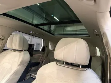 BENTLEY Bentayga 4.0 V8 EWB Azure 4WD Autom.