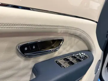 BENTLEY Bentayga 4.0 V8 EWB Azure 4WD Autom.