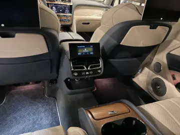 BENTLEY Bentayga 4.0 V8 EWB Azure 4WD Autom.