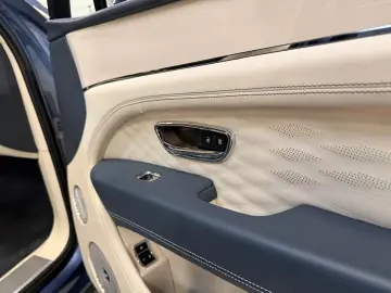 BENTLEY Bentayga 4.0 V8 EWB Azure 4WD Autom.