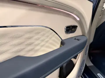 BENTLEY Bentayga 4.0 V8 EWB Azure 4WD Autom.