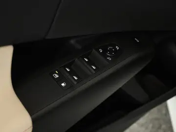 BMW X3 30e xDrive M Sport Matrix Pano HUD HK 360 20