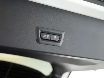 BMW X3 30e xDrive M Sport Matrix Pano HUD HK 360 20