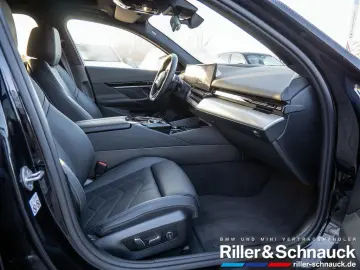 BMW 520d xDrive M-Sport PANO NAVI AHK ACC HUD 360