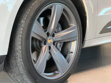 PORSCHE Macan T Alcantara 360