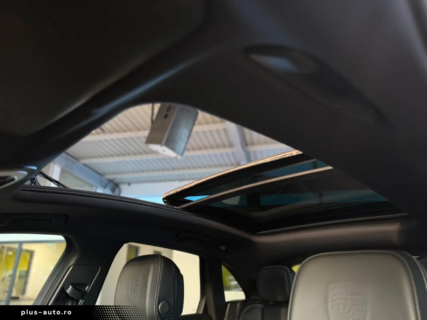 PORSCHE Macan T Alcantara 360