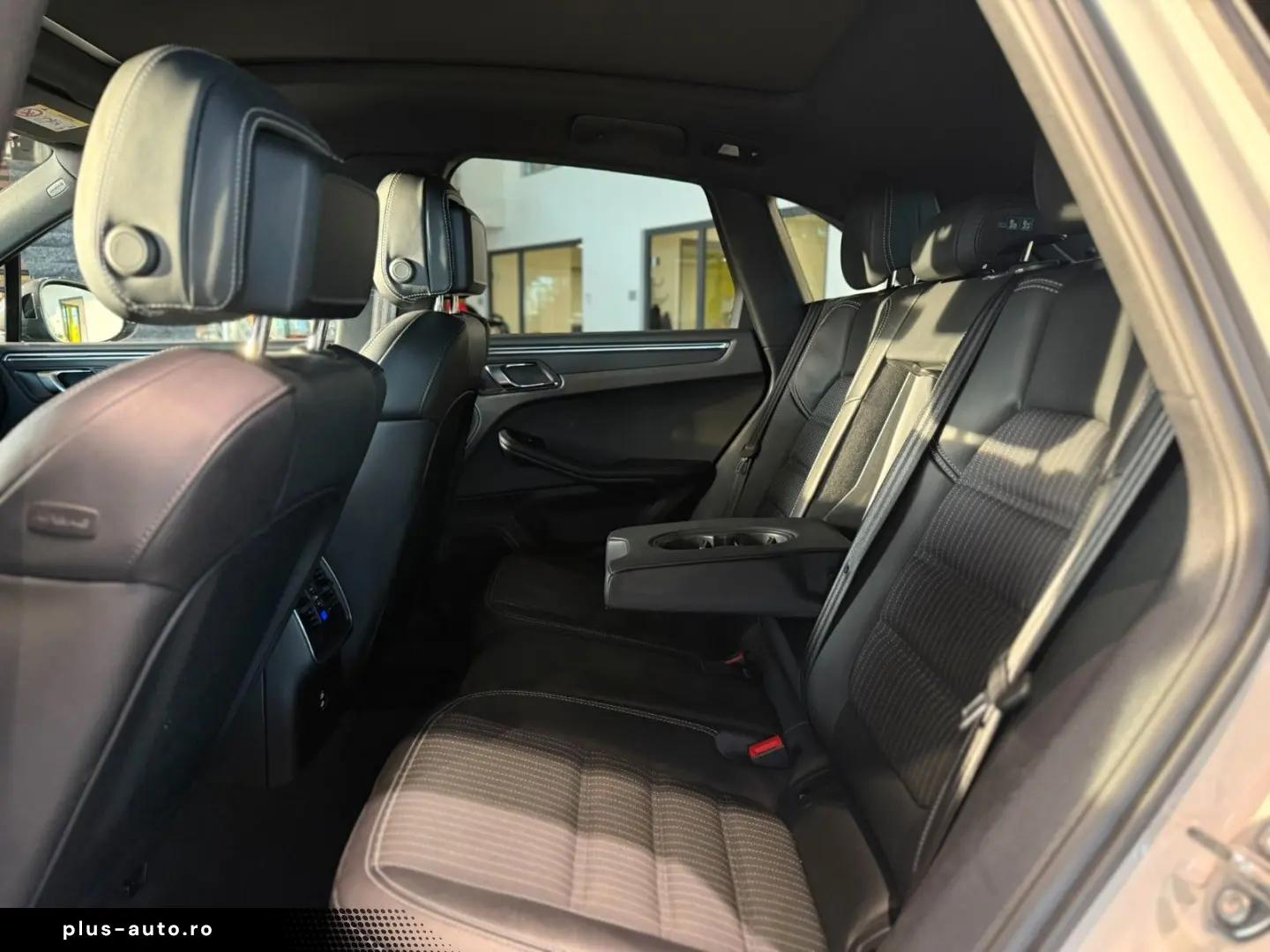 PORSCHE Macan T Alcantara 360