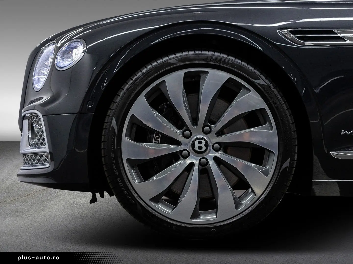 BENTLEY Flying Spur W12  NAIM Rotating Display