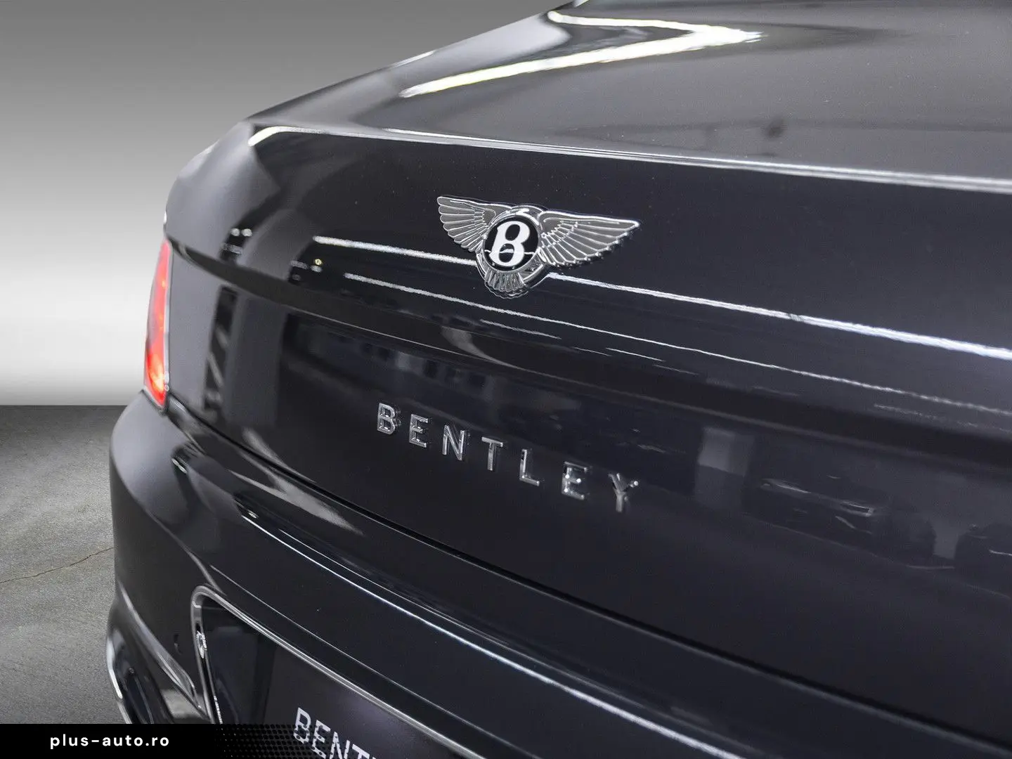 BENTLEY Flying Spur W12  NAIM Rotating Display