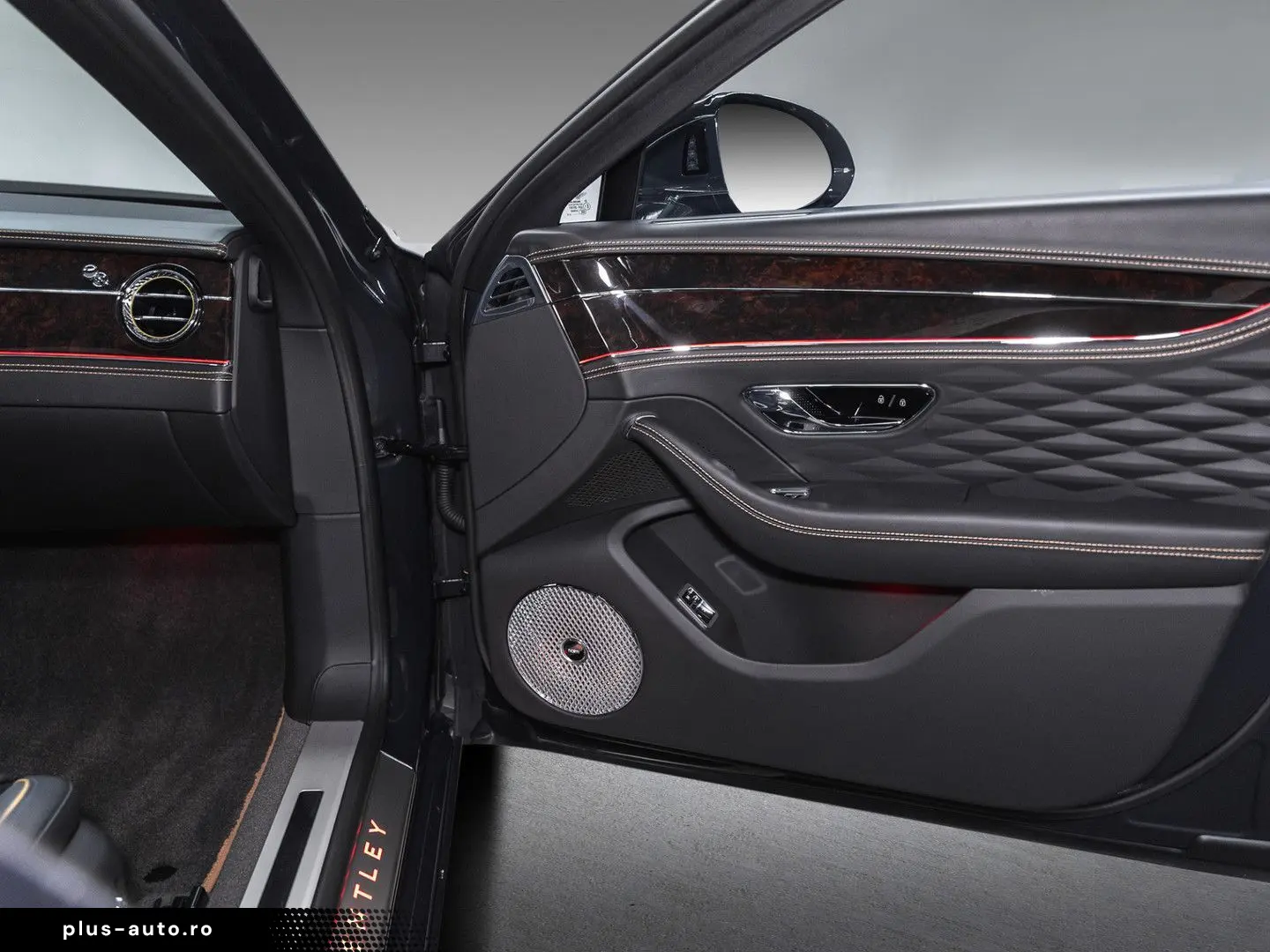 BENTLEY Flying Spur W12  NAIM Rotating Display