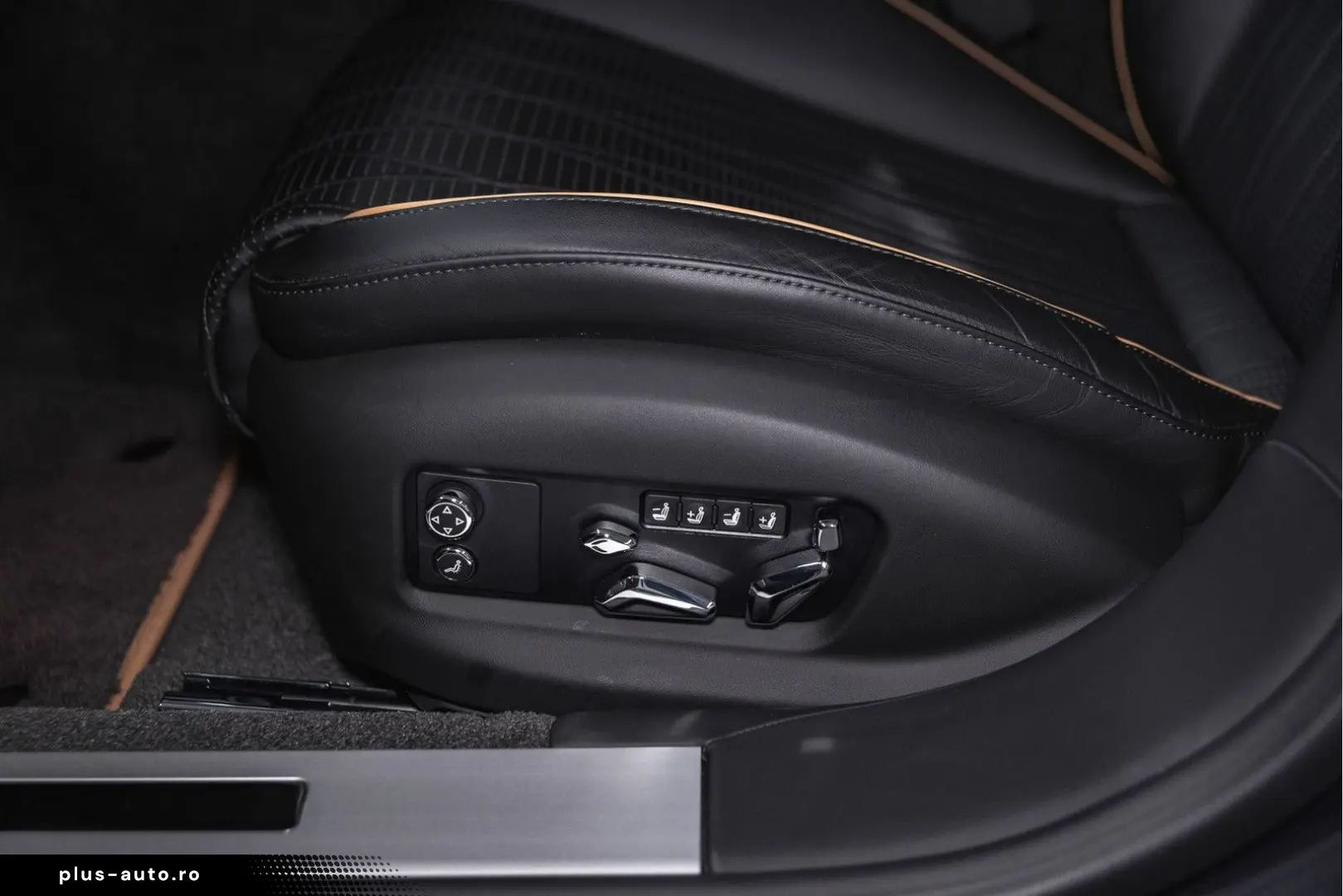 BENTLEY Flying Spur W12  NAIM Rotating Display