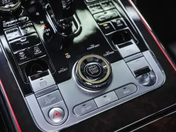 BENTLEY Flying Spur W12  NAIM Rotating Display