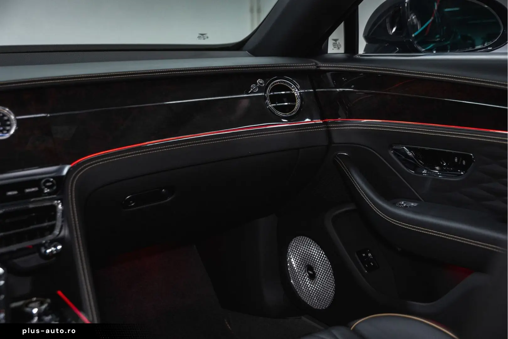 BENTLEY Flying Spur W12  NAIM Rotating Display