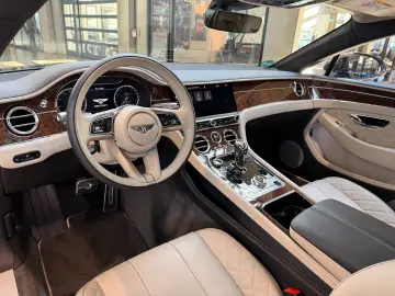 BENTLEY Continental GT V8 Mulliner Specification Carbon