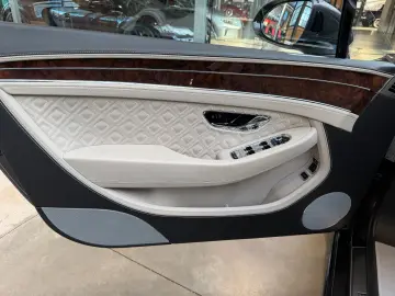 BENTLEY Continental GT V8 Mulliner Specification Carbon