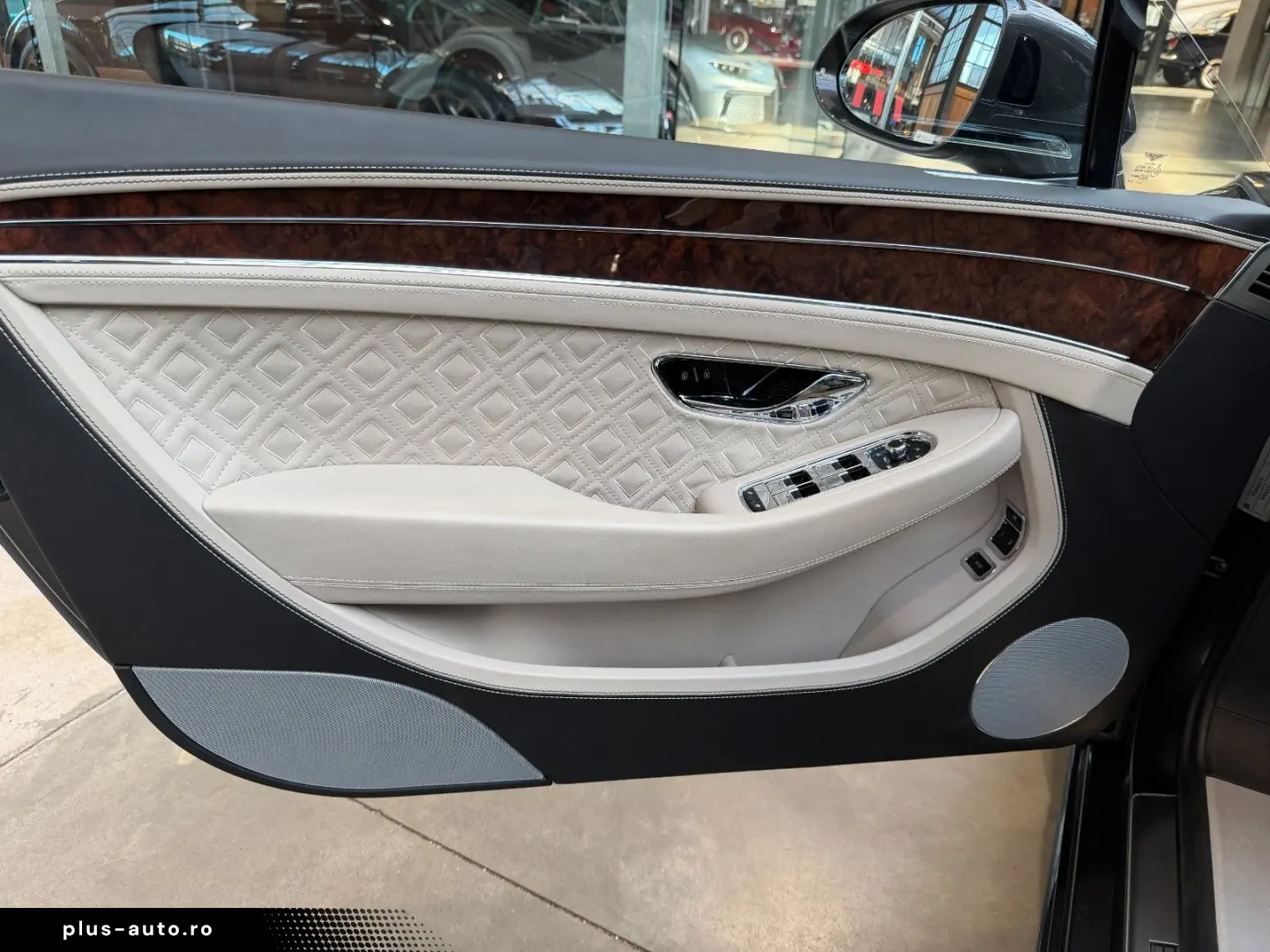 BENTLEY Continental GT V8 Mulliner Specification Carbon