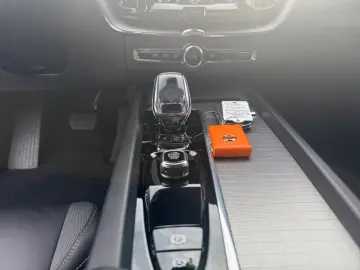 VOLVO XC60 B4 D Plus Dark Frontscheibenheizung AHK sem