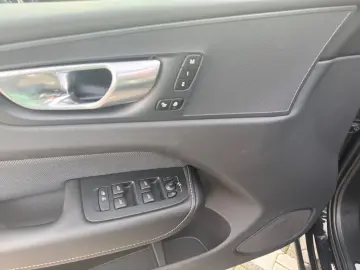 VOLVO XC60 B4 D Plus Dark Frontscheibenheizung AHK sem