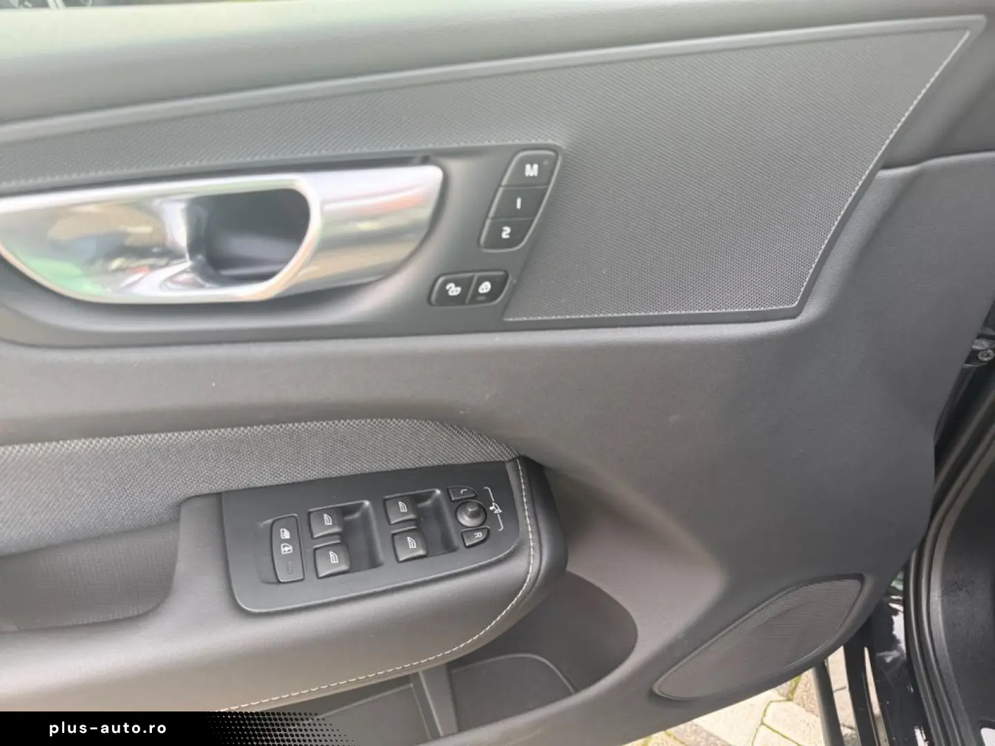 VOLVO XC60 B4 D Plus Dark Frontscheibenheizung AHK sem