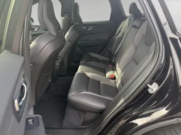 VOLVO XC60 B4 D Plus Dark Frontscheibenheizung AHK sem