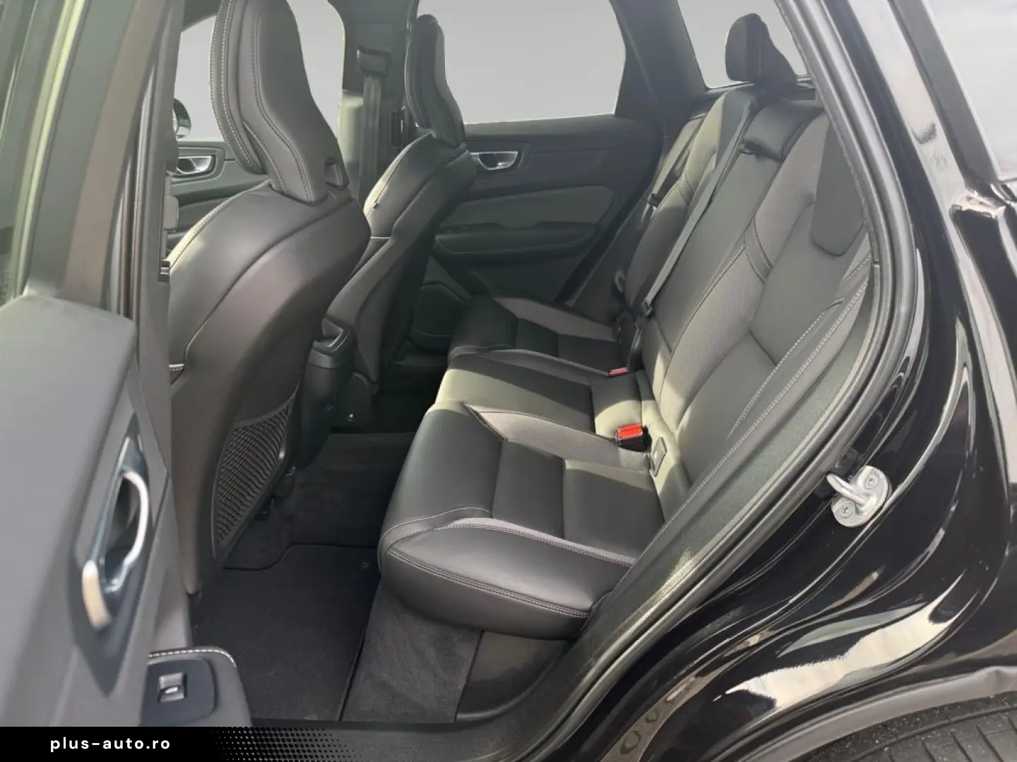 VOLVO XC60 B4 D Plus Dark Frontscheibenheizung AHK sem