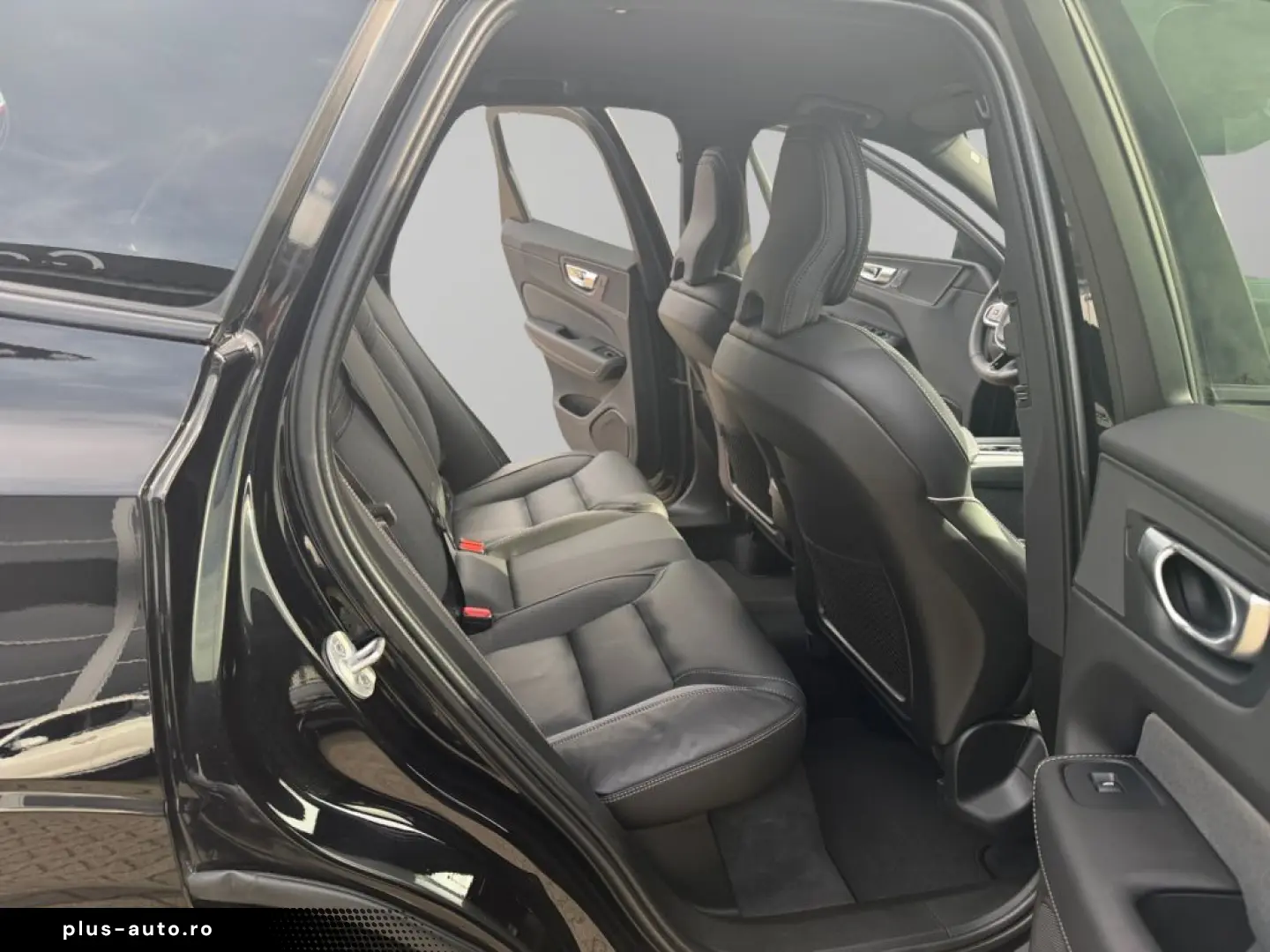 VOLVO XC60 B4 D Plus Dark Frontscheibenheizung AHK sem