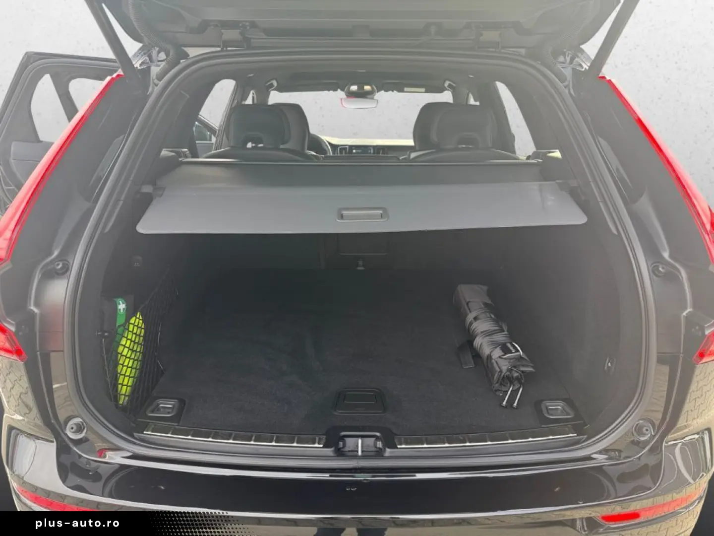 VOLVO XC60 B4 D Plus Dark Frontscheibenheizung AHK sem