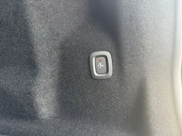 VOLVO XC60 B4 D Plus Dark Frontscheibenheizung AHK sem