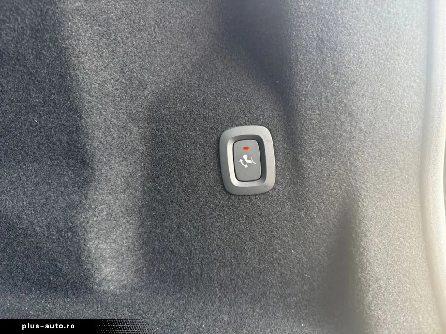 VOLVO XC60 B4 D Plus Dark Frontscheibenheizung AHK sem