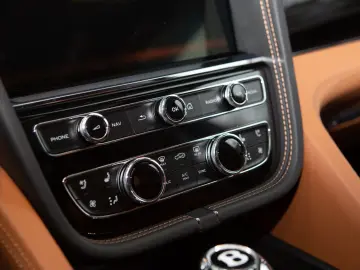 BENTLEY Bentayga 4.0 V8  Front Seat Comfort Mood Light