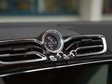 BENTLEY Bentayga 4.0 V8  Front Seat Comfort Mood Light