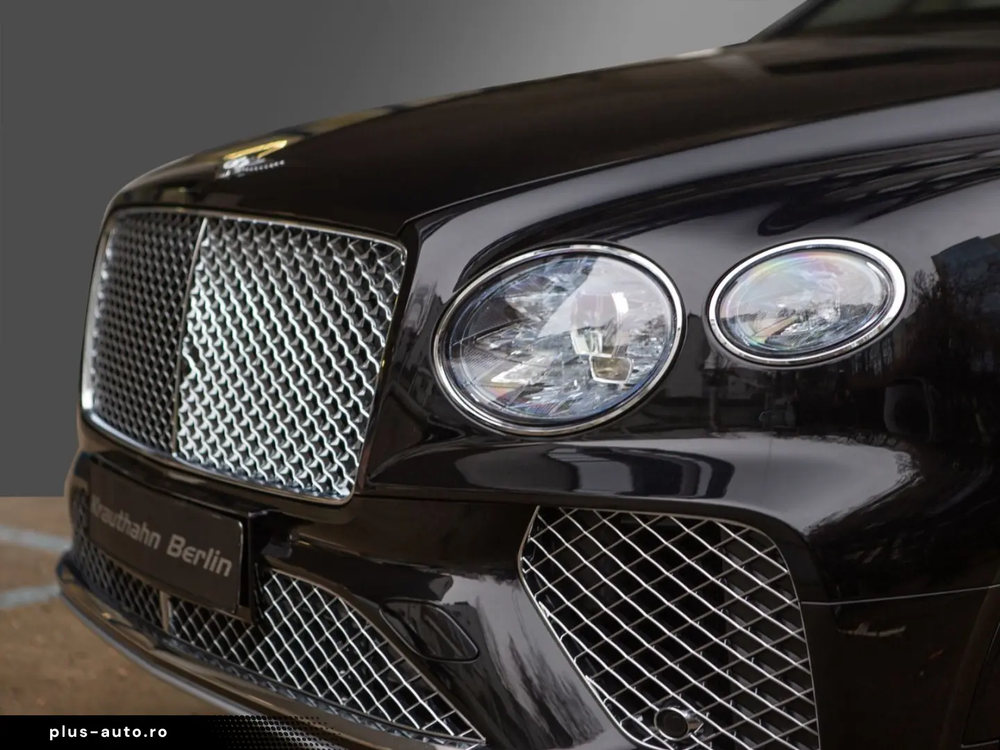 BENTLEY Bentayga 4.0 V8  Front Seat Comfort Mood Light