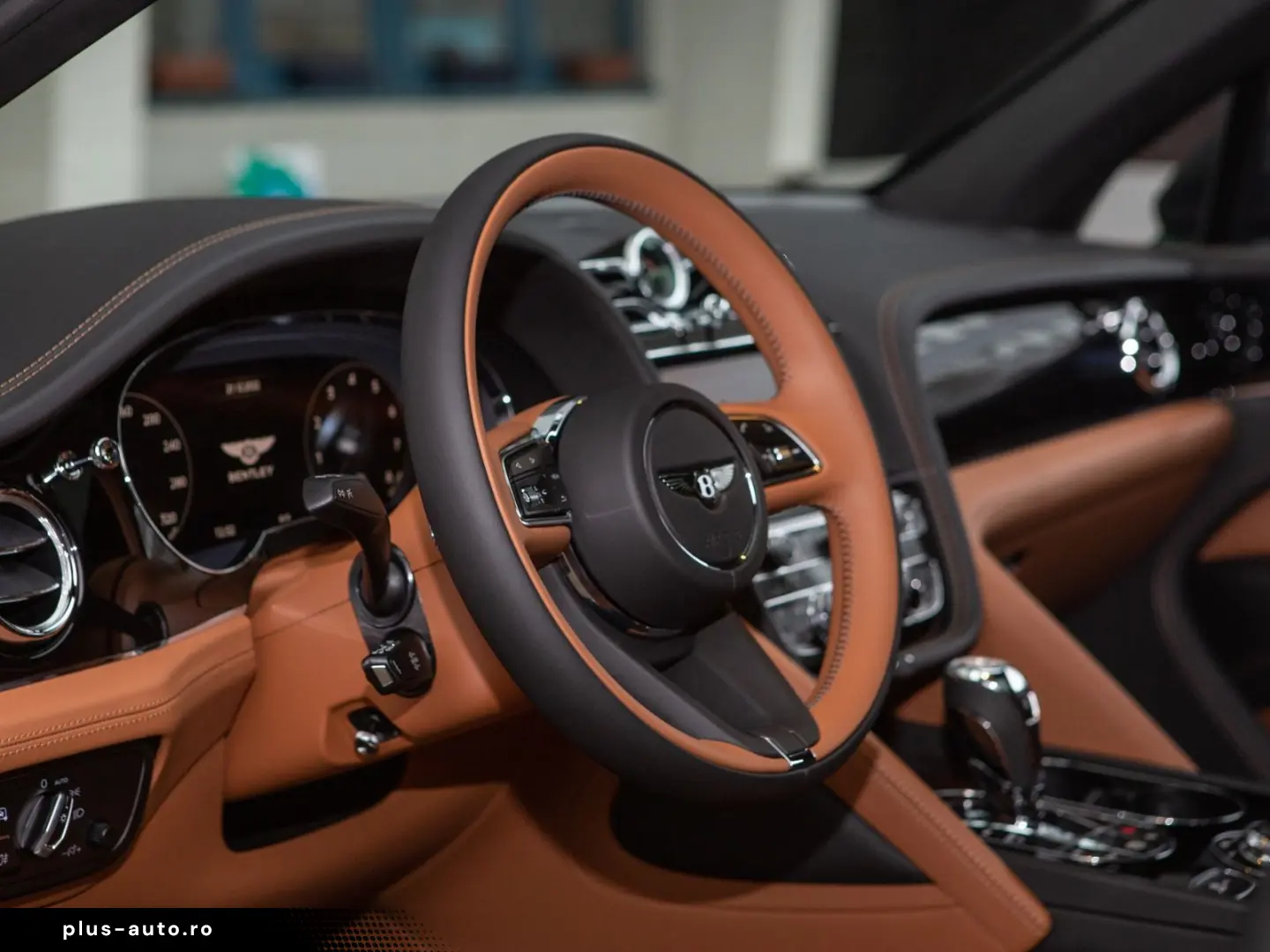 BENTLEY Bentayga 4.0 V8  Front Seat Comfort Mood Light