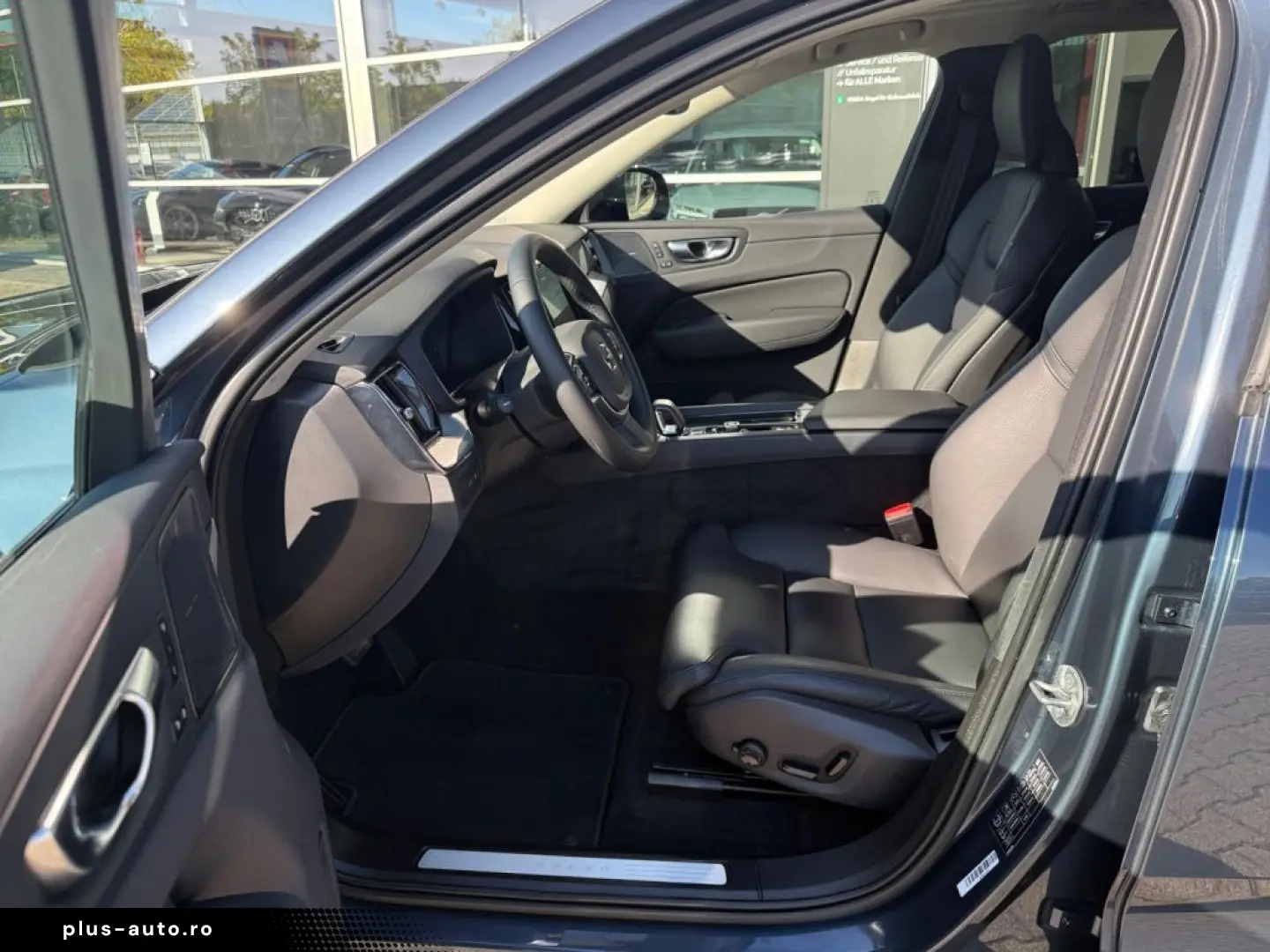 VOLVO XC60 T6 AWD Plug-in Hybrid Plus Dark 360  Busine