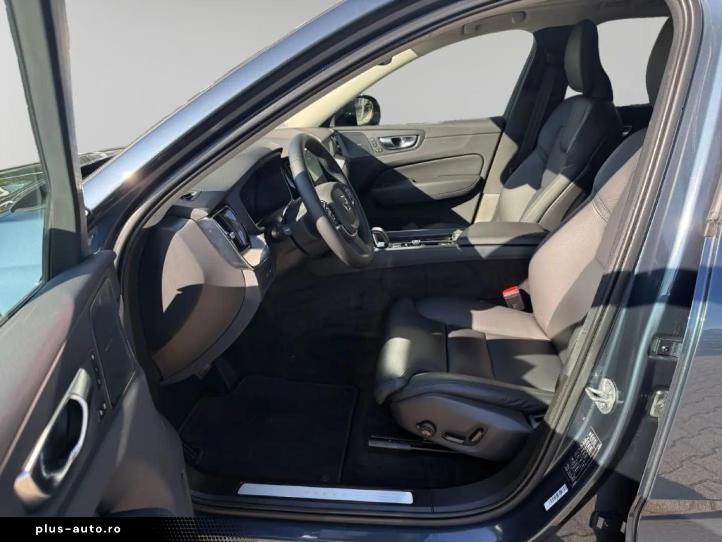 VOLVO XC60 T6 AWD Plug-in Hybrid Plus Dark 360  Busine