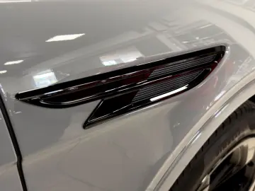 BENTLEY BENTAYGA V8 S CARBON NAIM MASSAGE PANO FULL!