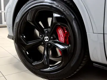 BENTLEY BENTAYGA V8 S CARBON NAIM MASSAGE PANO FULL!