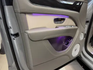 BENTLEY BENTAYGA V8 S CARBON NAIM MASSAGE PANO FULL!