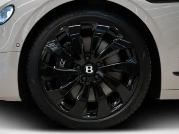 BENTLEY Flying Spur Azure V8