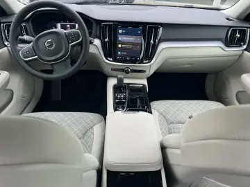 VOLVO V60 T6 Plug-in Hybrid AWD Core W-Pak 19