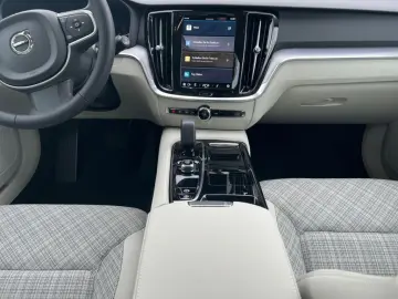 VOLVO V60 T6 Plug-in Hybrid AWD Core W-Pak 19