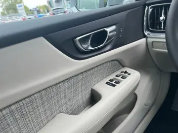 VOLVO V60 T6 Plug-in Hybrid AWD Core W-Pak 19
