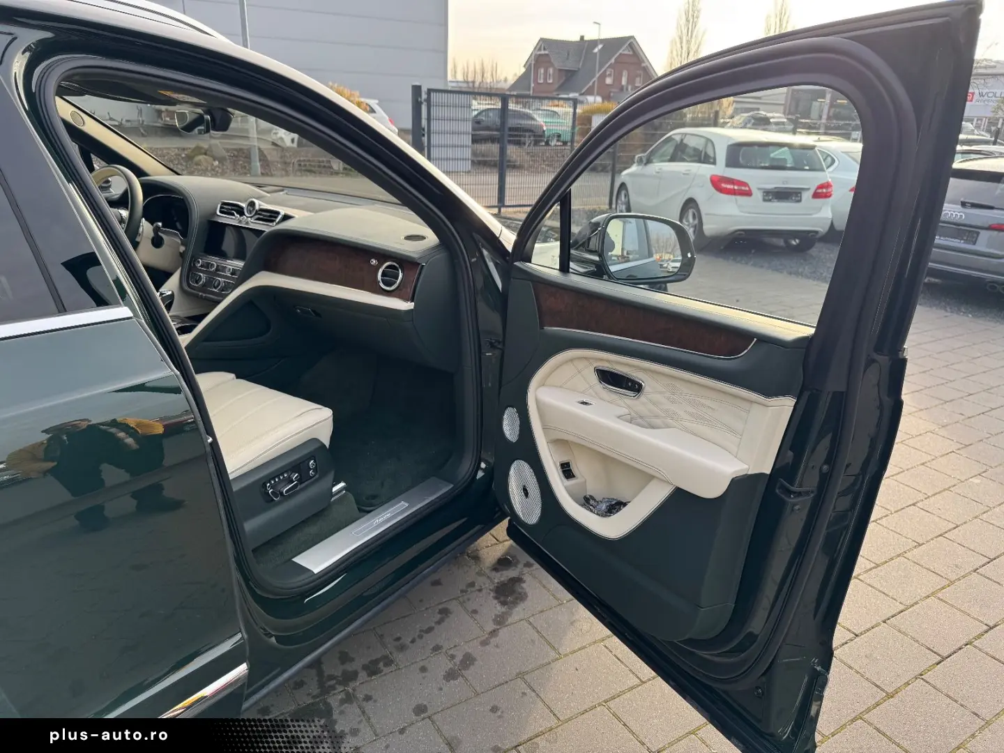 BENTLEY Bentayga V8 AZURE FIRST 1 EDITION FULL OPTION