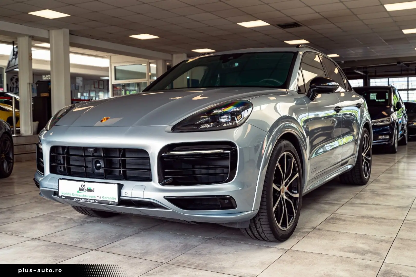 PORSCHE Cayenne GTS HAL Sportdesign Carbon 360  Inno HUD